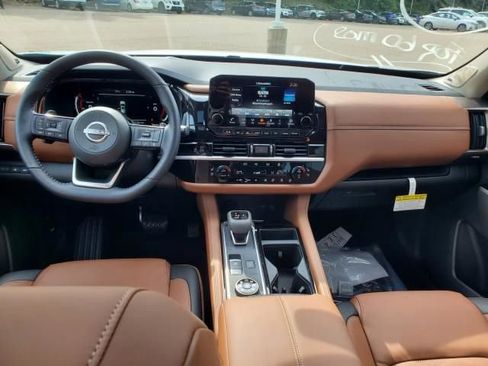 New 2025 Nissan Pathfinder Platinum w/ Cargo Package image 11