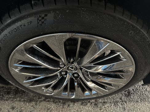 Used 2019 Lexus LS 500 w/ Interior Upgrade Package RWD image 12
