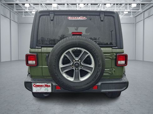 Used 2023 Jeep Wrangler Unlimited Sahara w/ Cold Weather Group AWD/4WD image 4