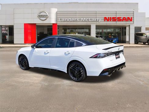 New 2026 Nissan Sentra SR w/ Floor Mat Package FWD image 5