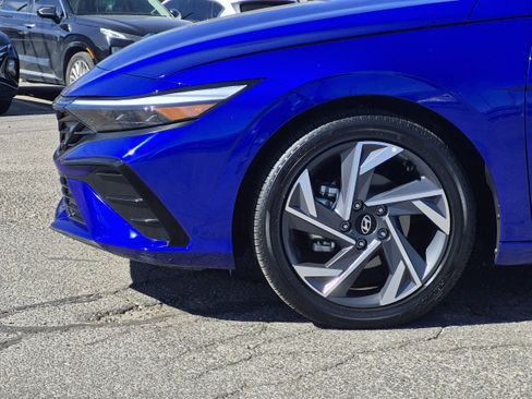 Certified 2025 Hyundai Elantra Limited image 11