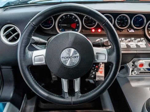 Used 2006 Ford GT RWD image 14