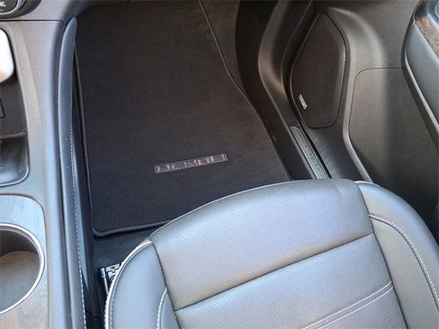 Used 2023 GMC Acadia Denali w/ Black Diamond Edition image 29