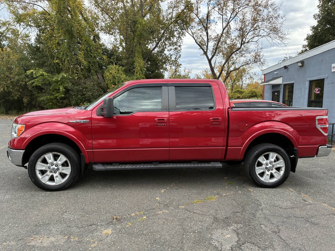 Used 2010 Ford F150 Lariat AWD/4WD image 2