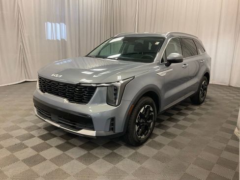 Used 2024 Kia Sorento S image 4