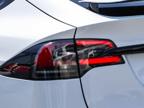 Used 2022 Tesla Model X AWD/4WD image 11