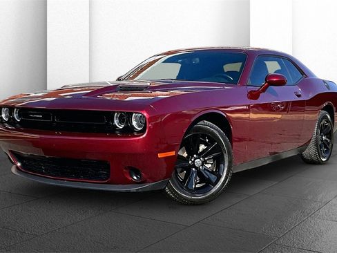Used 2021 Dodge Challenger SXT image 12