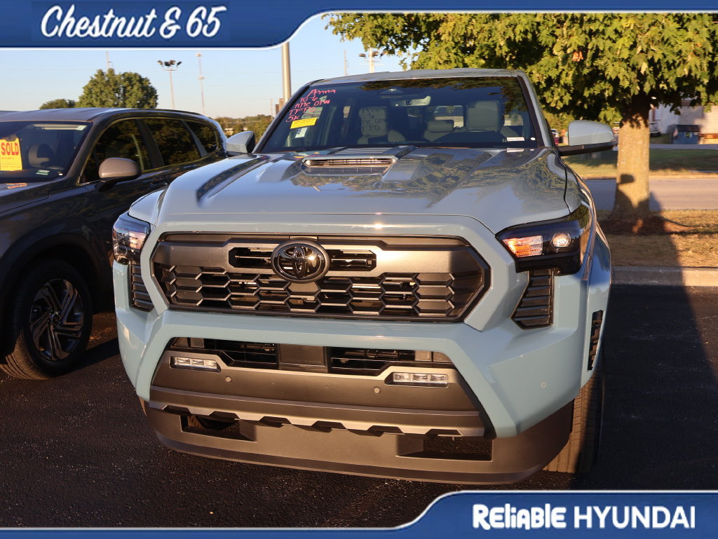 Used 2026 Toyota Tacoma TRD Sport w/ TRD Sport Upgrade Package AWD/4WD image 6