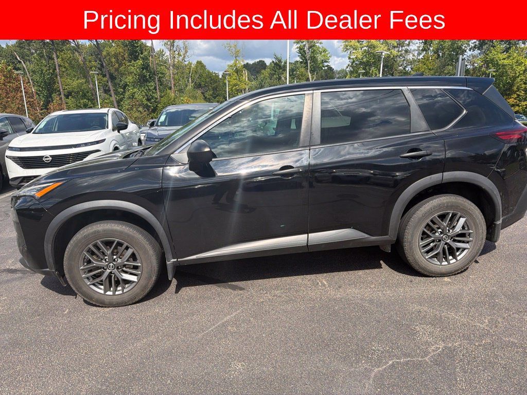 Used 2021 Nissan Rogue S AWD/4WD image 2