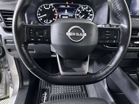 Used 2025 Nissan Rogue SV FWD image 11