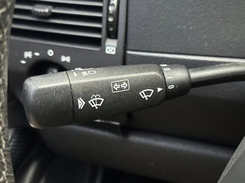 Used 2005 Chrysler Crossfire SRT-6 image 23