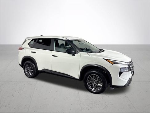 Used 2024 Nissan Rogue S AWD/4WD image 4