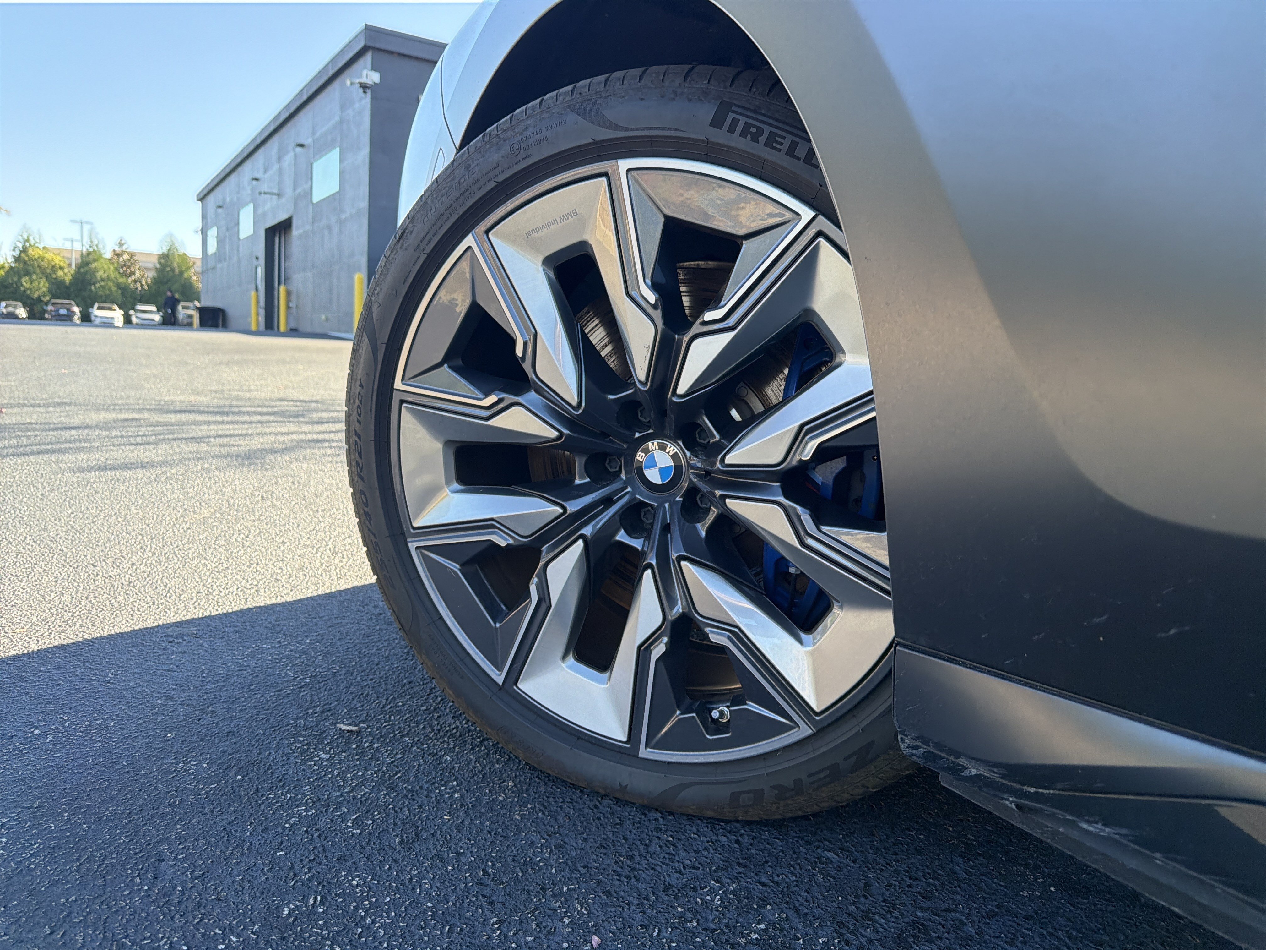 Used 2023 BMW i7 xDrive60 AWD/4WD image 16