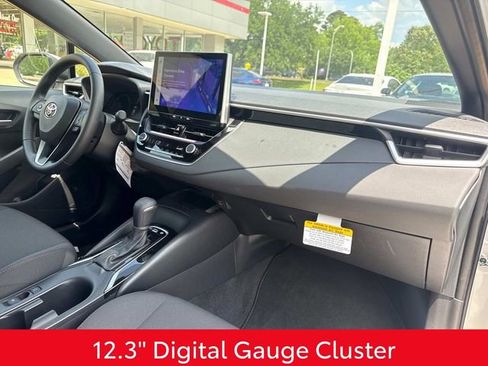 Used 2026 Toyota Corolla SE w/ SE Premium Package image 18