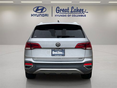 Used 2022 Volkswagen Taos SE image 4