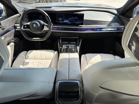 Certified 2024 BMW i7 eDrive50 w/ Executive Package RWD image 5