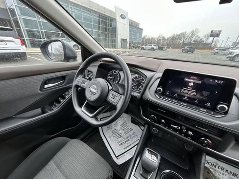 Used 2023 Nissan Rogue SV image 11
