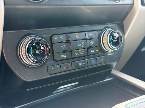 Used 2020 Ford F150 Lariat w/ Equipment Group 502A Luxury AWD/4WD image 18