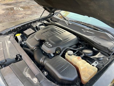 Used 2019 Dodge Challenger SXT w/ Blacktop Package image 33