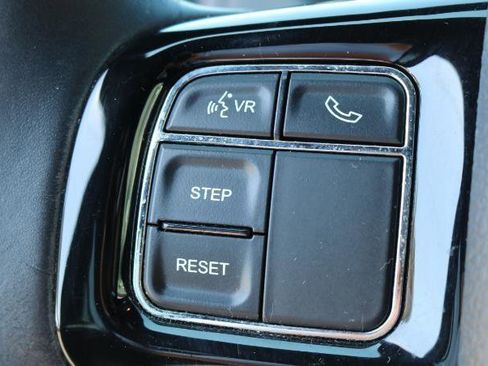 Used 2017 Dodge Grand Caravan SE FWD image 9