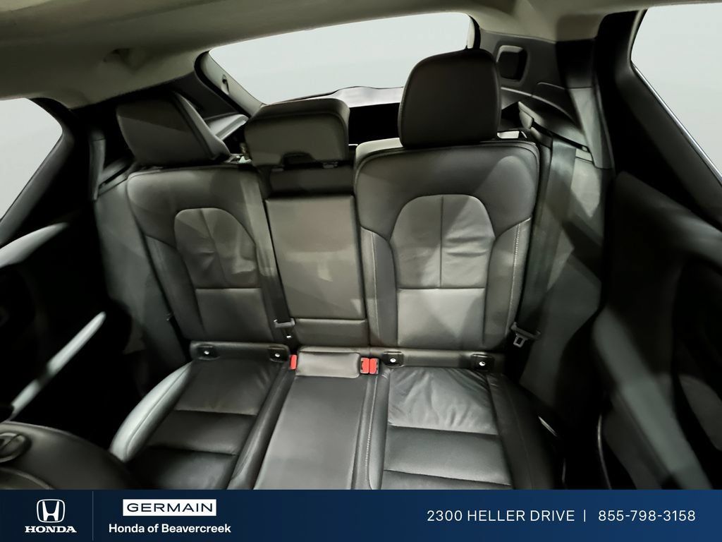 Used 2023 Volvo XC40 B4 Ultimate FWD image 28