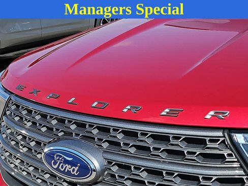 Used 2022 Ford Explorer XLT w/ Equipment Group 202A AWD/4WD image 33