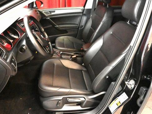 Used 2019 Volkswagen Golf Alltrack S image 9