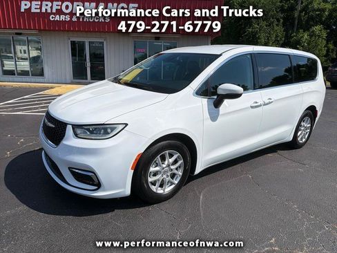 Used 2023 Chrysler Pacifica Touring-L FWD image 1