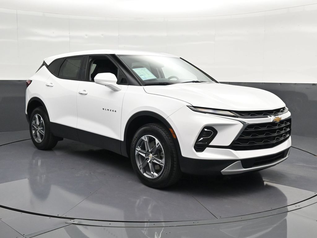 Used 2023 Chevrolet Blazer LT FWD image 5