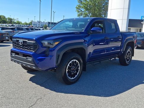 Used 2025 Toyota Tacoma TRD Off-Road w/ TRD Off Road Upgrade Package AWD/4WD image 3