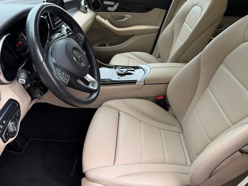 Used 2019 Mercedes-Benz GLC 300 4MATIC image 5
