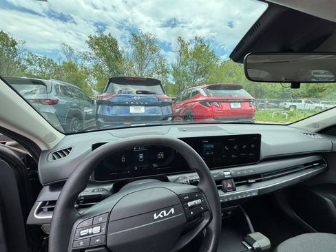 Used 2025 Kia K4 FWD image 32