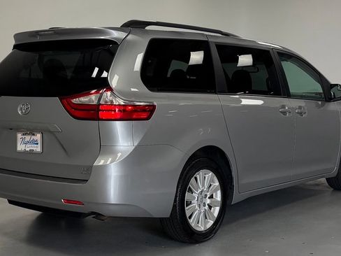 Used 2015 Toyota Sienna LE AWD/4WD image 3