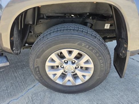 Used 2017 Toyota Tacoma SR5 w/ Tow Package RWD image 24
