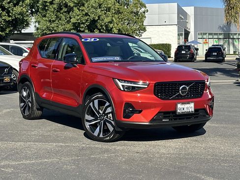 Certified 2024 Volvo XC40 B5 Plus w/ Climate Package image 1