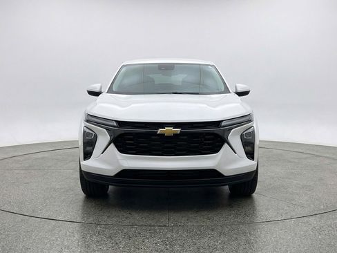 Used 2025 Chevrolet Blazer LT image 2