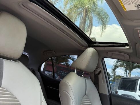 Used 2021 Toyota Camry SE w/ Convenience Package image 27