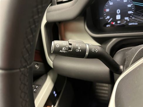 Used 2024 Land Rover Defender 130 X-Dynamic SE AWD/4WD image 18