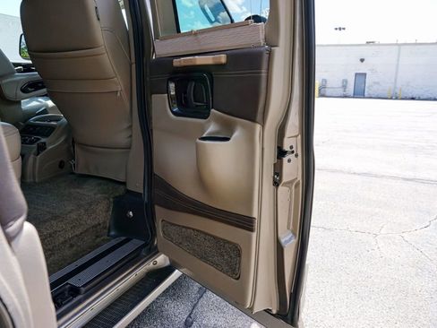 Used 2017 Chevrolet Express 2500 RWD image 50