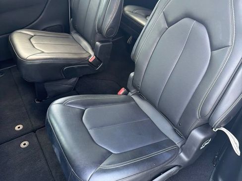 Used 2025 Chrysler Pacifica Select FWD image 7