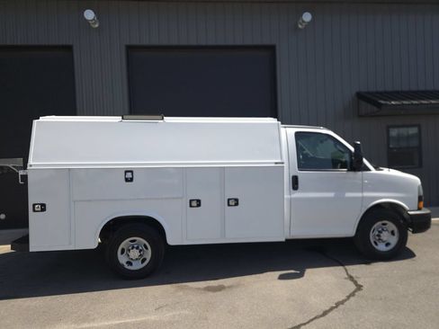Used 2019 Chevrolet Express 3500 w/ Power Convenience Package RWD image 5