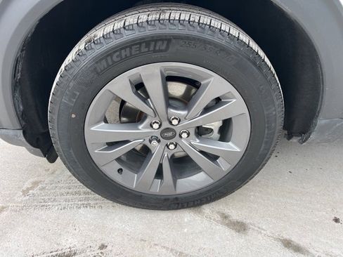 Used 2022 Ford Explorer XLT w/ Equipment Group 202A image 9