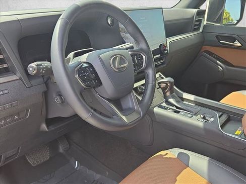 Used 2025 Lexus GX 550 w/ Cold Area Package AWD/4WD image 10