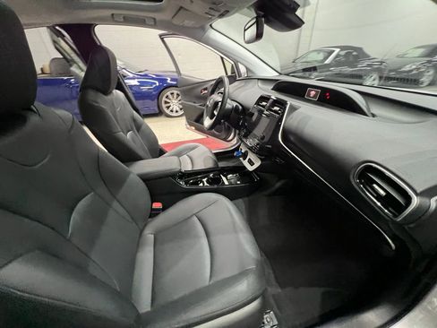 Used 2017 Toyota Prius Four w/ Advanced Technology Package image 42