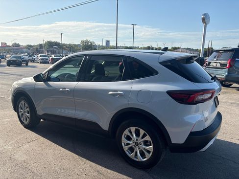 Used 2025 Ford Escape Active AWD/4WD image 5