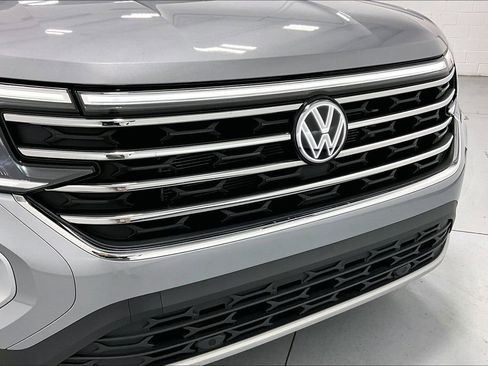 Used 2025 Volkswagen Atlas SE AWD/4WD image 35