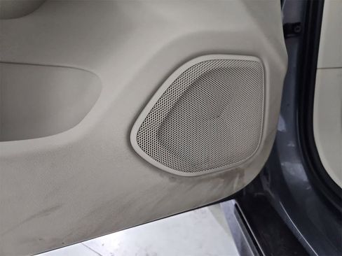 Used 2021 Volvo V60 T5 Cross Country image 32