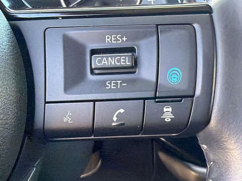 Used 2024 Nissan Pathfinder SL FWD image 18