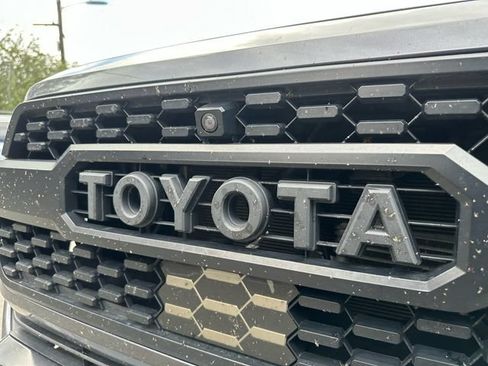 Used 2020 Toyota Tacoma TRD Off-Road w/ TRD Premium Off Road Package AWD/4WD image 9