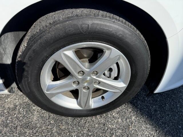 Used 2024 Chevrolet Malibu LS FWD image 9